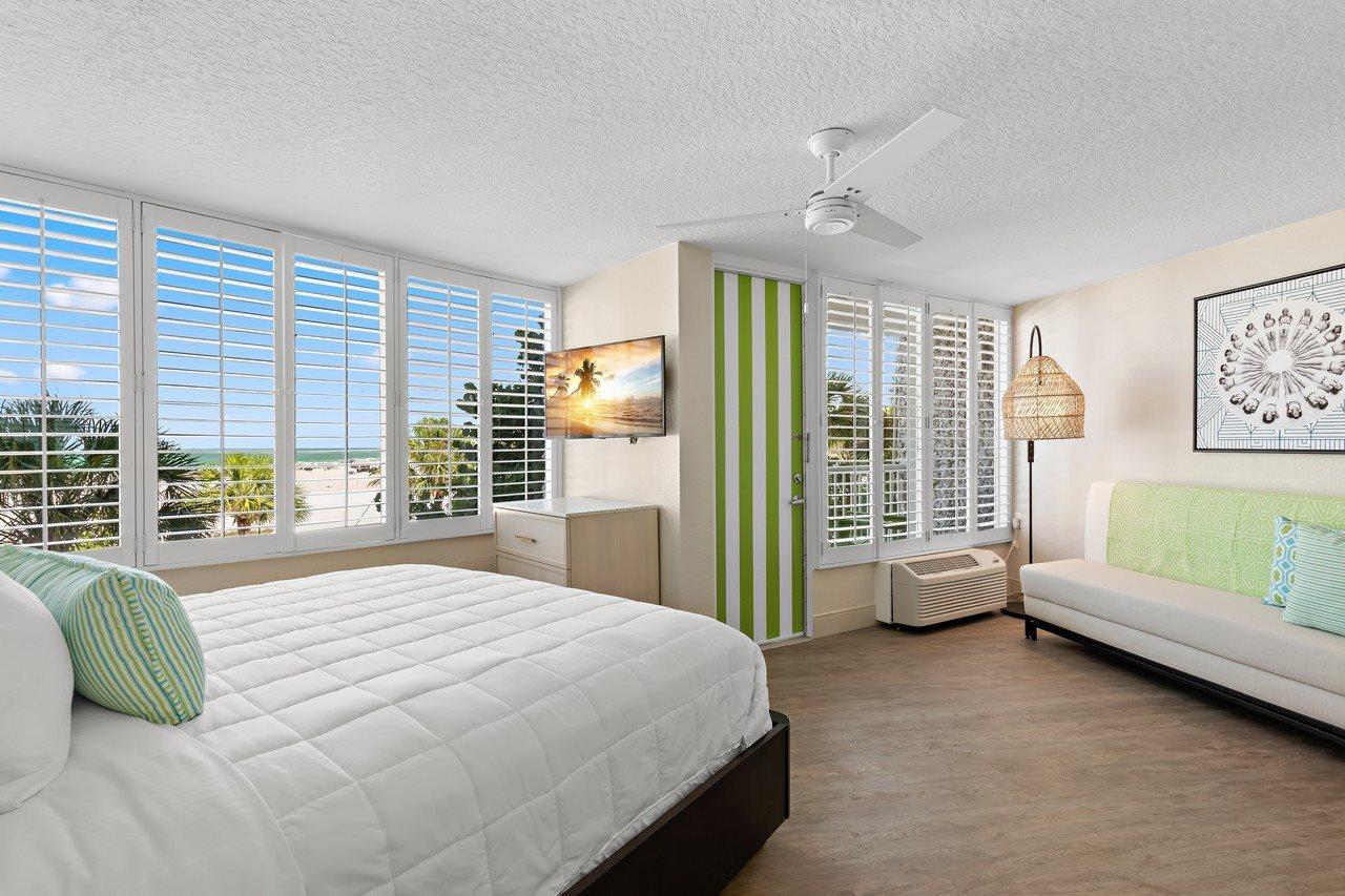 Bellwether Beach Resort St. Pete Beach Exterior foto