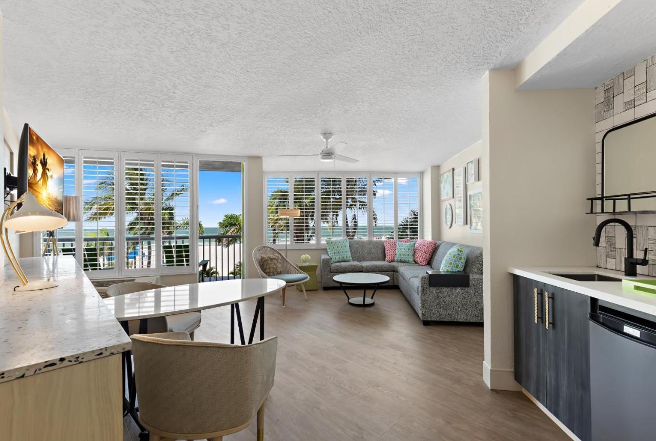 Bellwether Beach Resort St. Pete Beach Exterior foto