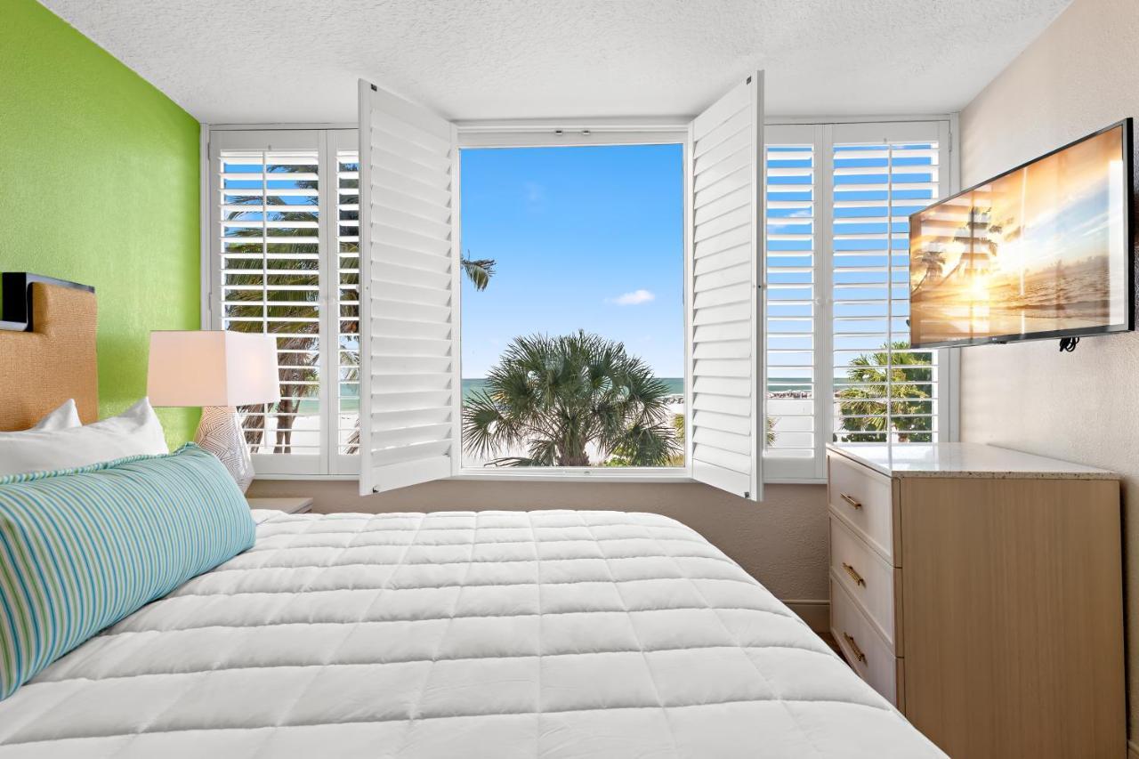 Bellwether Beach Resort St. Pete Beach Exterior foto
