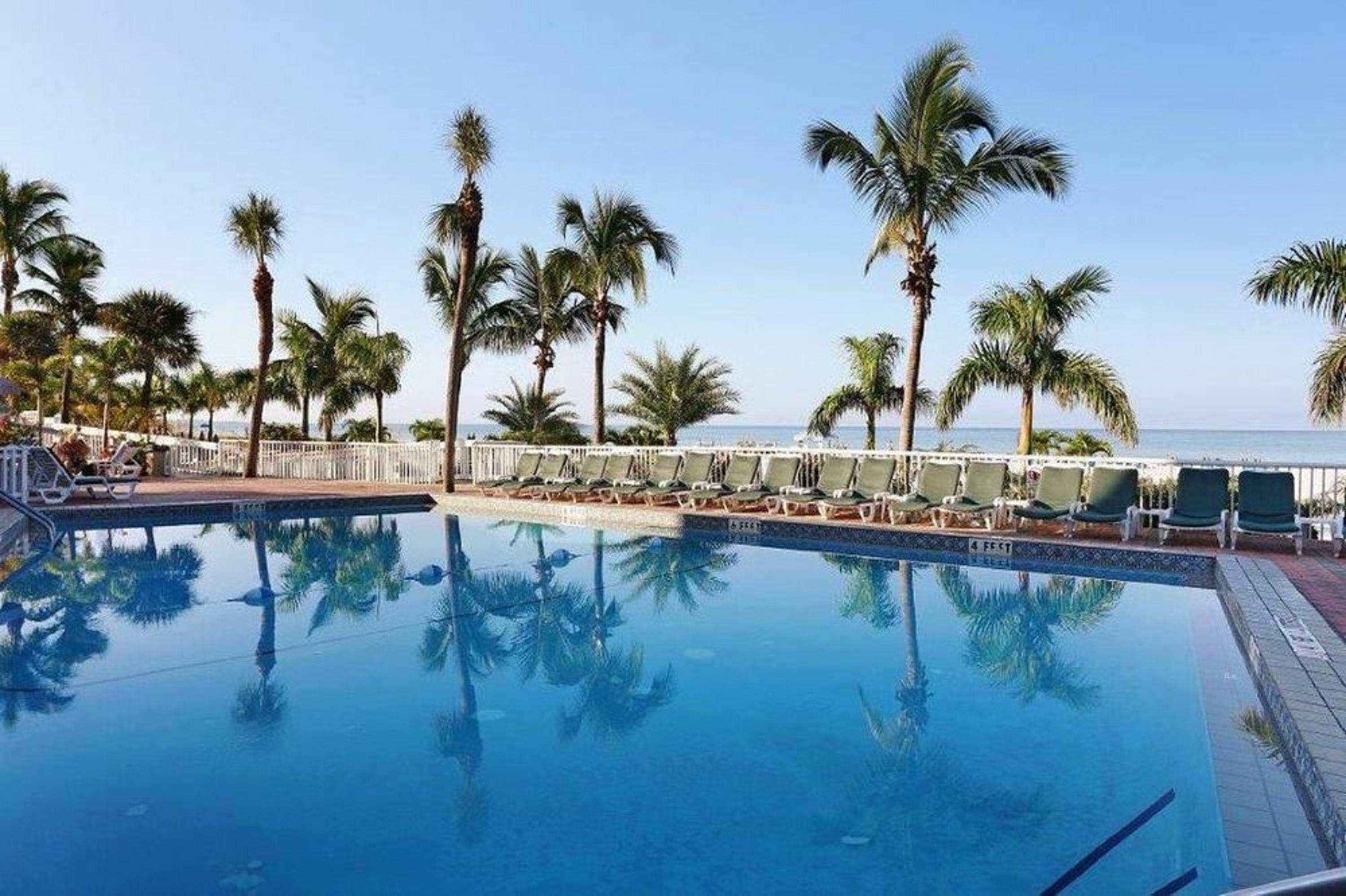 Bellwether Beach Resort St. Pete Beach Exterior foto
